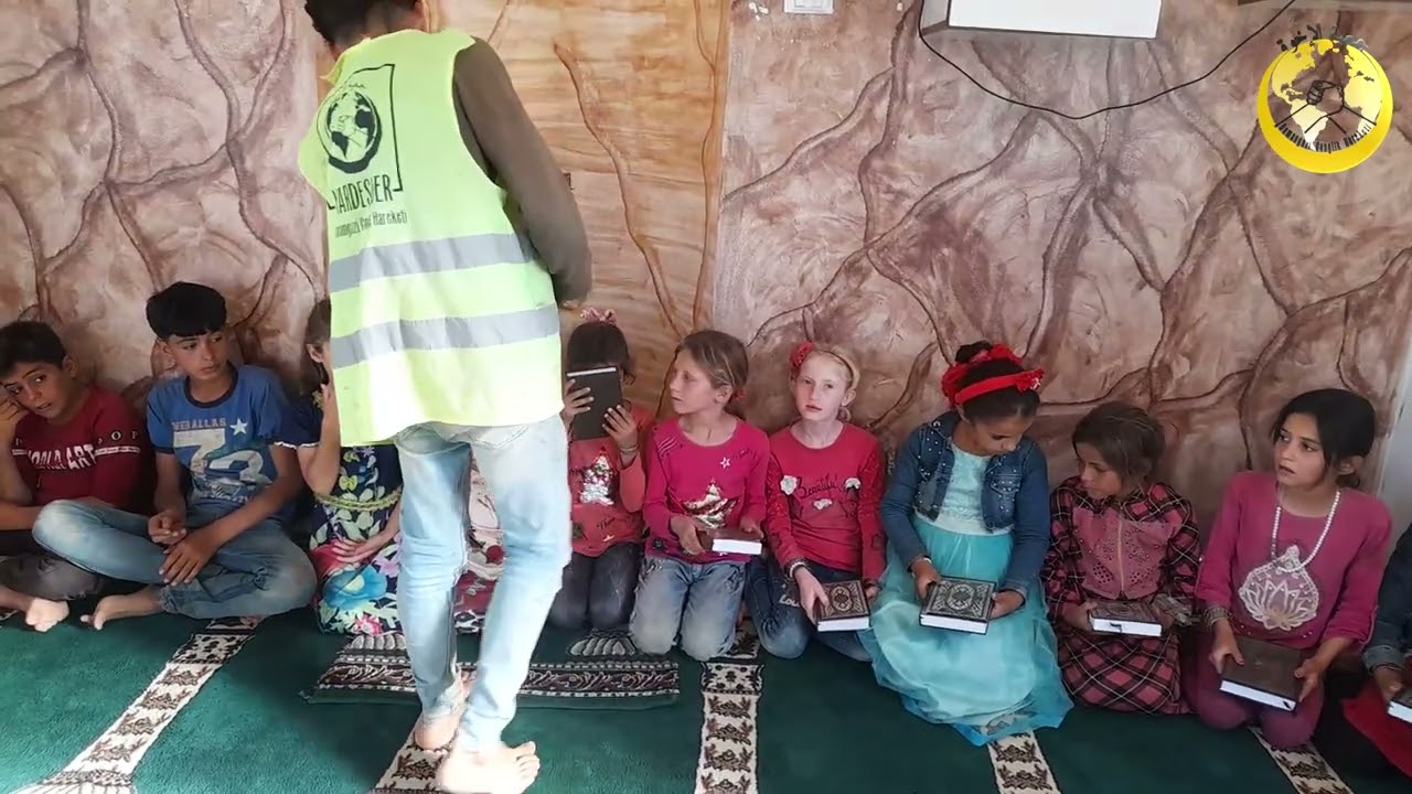 HASENAT AZERBAYCAN'DAKİ MÜSLÜMANLARDAN YETİMLERE KUR'AN-I KERİM BAĞIŞI