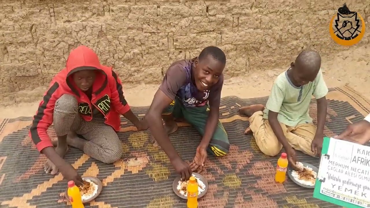 AFRİKA'YI MUTLU ETMENİN YOLU: YEMEK BAĞIŞI