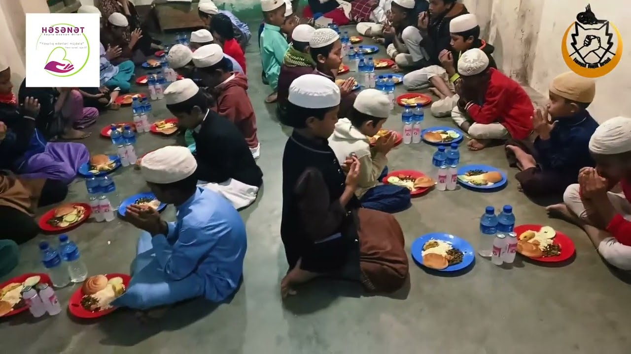 AZERBAYCAN'DAKİ MÜSLÜMANLARDAN ARAKANLI HAFIZLARA YEMEK İKRAMI