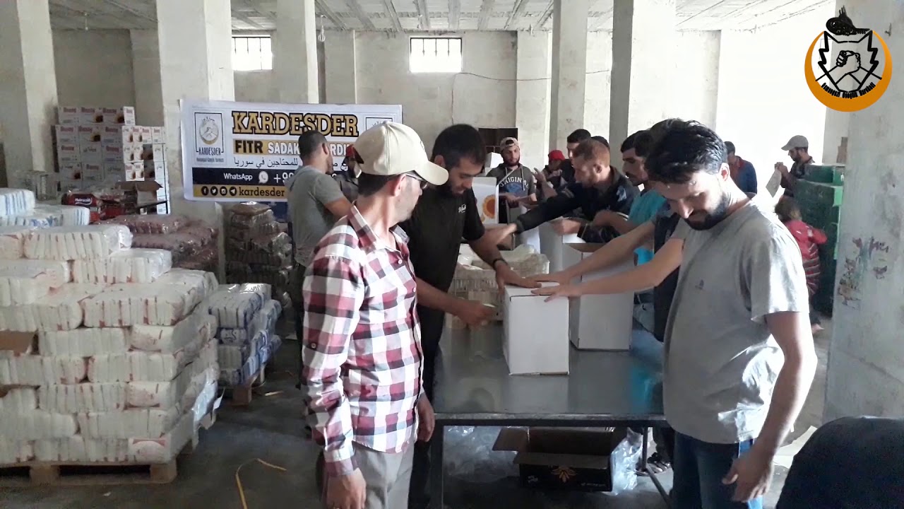 Ramazan boyunca dağıtılan gıda kolileri ve fıtır sadakaları