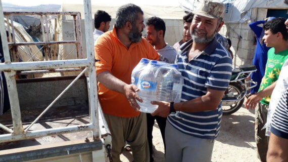 Savaş bölgelerinde su dağıtımı Suriye 04