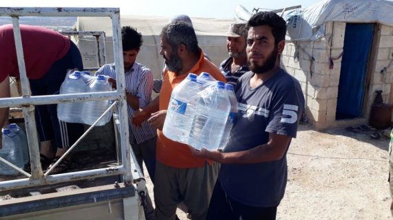 Savaş bölgelerinde su dağıtımı Suriye 08