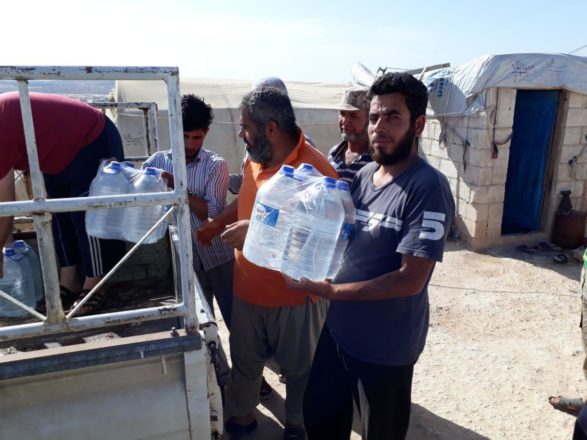 Savaş bölgelerinde su dağıtımı Suriye 08
