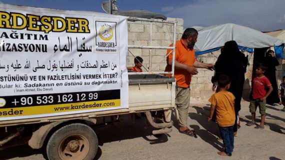 Savaş bölgelerinde su dağıtımı Suriye 12