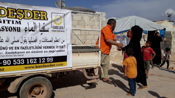 Savaş bölgelerinde su dağıtımı Suriye 13