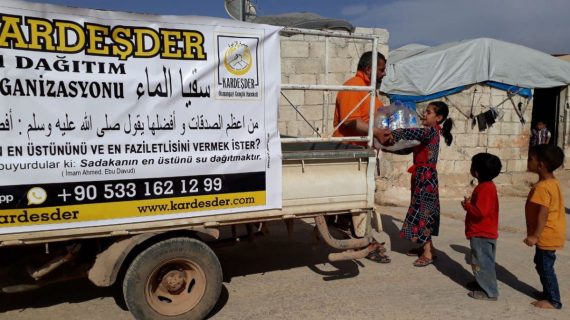 Savaş bölgelerinde su dağıtımı Suriye 14