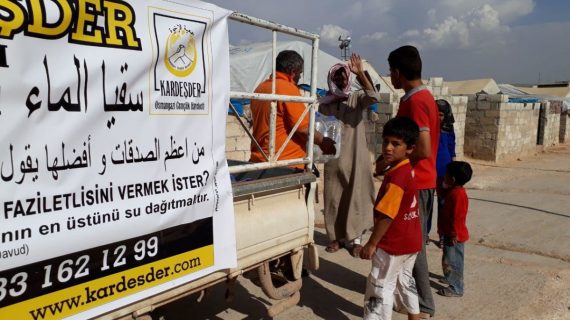 Savaş bölgelerinde su dağıtımı Suriye 19