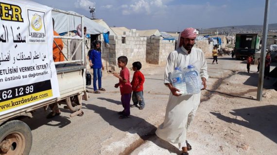 Savaş bölgelerinde su dağıtımı Suriye 20