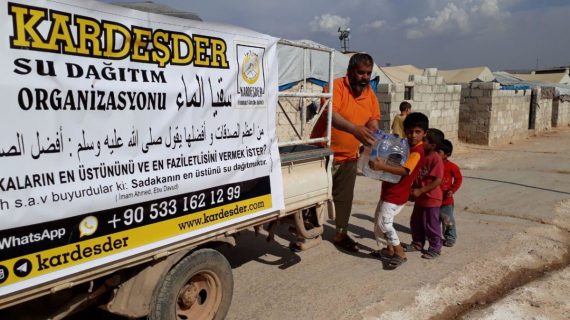 Savaş bölgelerinde su dağıtımı Suriye 22