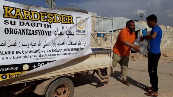 Savaş bölgelerinde su dağıtımı Suriye 26