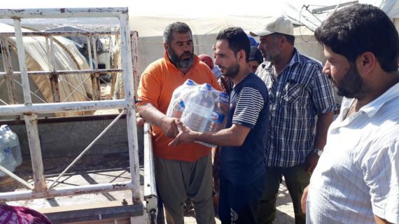 Savaş bölgelerinde su dağıtımı Suriye 32