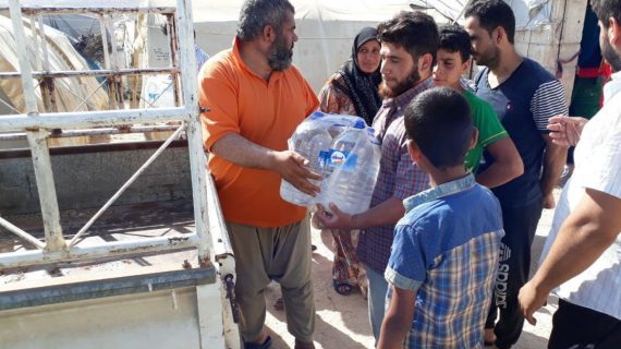 Savaş bölgelerinde su dağıtımı Suriye 36