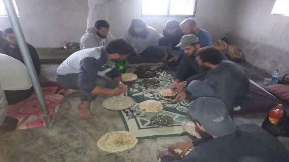 Türkmen Dağında hayır kurbanı ikramı 02