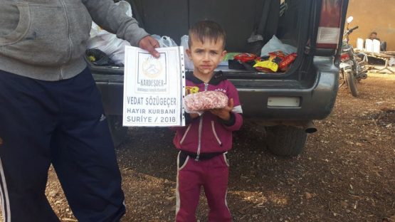 İdlibde hayır kurbanlarınızı yetimler ve ihtiyaç sahiplerine ulaştırıyoruz 04