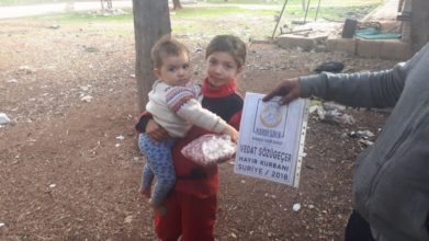 İdlibde hayır kurbanlarınızı yetimler ve ihtiyaç sahiplerine ulaştırıyoruz 06