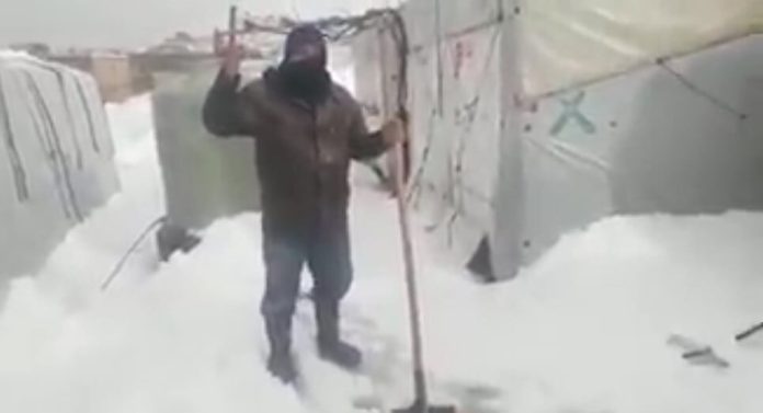 Arsal kampındaki kardeşlerimiz bizlerden yardım bekliyor 01 Arsal kampındaki kardeşlerimiz bizlerden yardım bekliyor 01