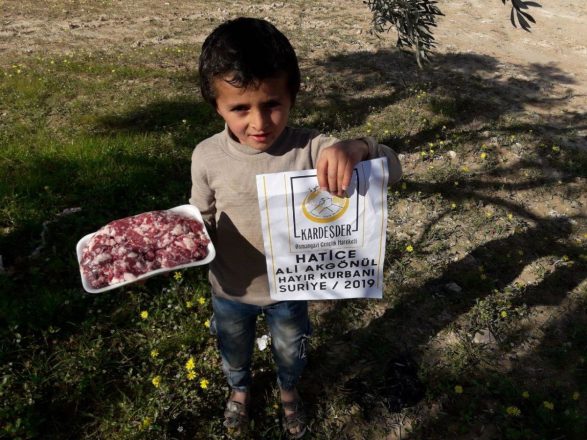 Akika adak ve şükür kurbanlarınızın etlerin mazlumların sofralarına taşıyoruz 15