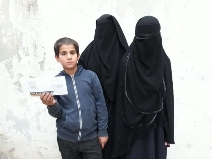 Esed Rejiminin babalarını katlettiği çocuklar yardım bekliyor 01 Esed Rejiminin babalarını katlettiği çocuklar yardım bekliyor 01