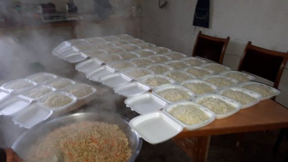 Almanyadan yetim ve yoksulların soflarına bir kap yemek de benden olsun diyerek 09