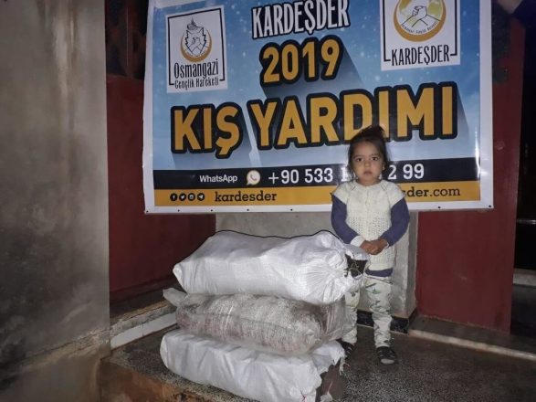 İdlibde kışlık yakacak dağıtımı 04