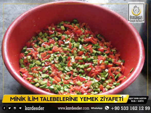 Minik ilim talebelerine yemek ziyafeti 03