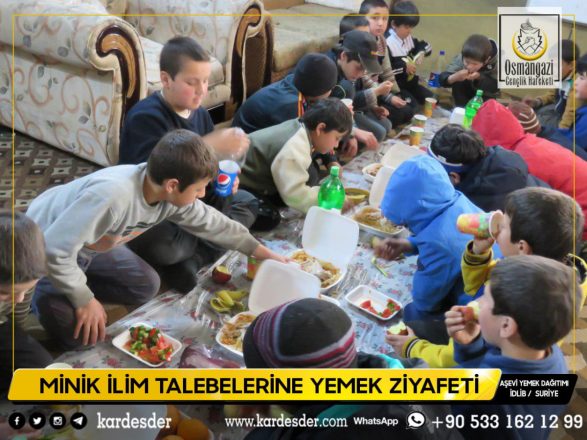 Minik ilim talebelerine yemek ziyafeti 04