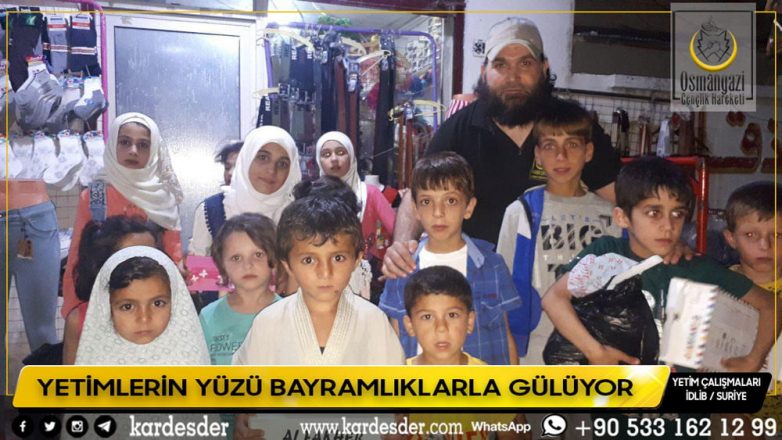 YETİMLERİN YÜZÜ BAYRAMLIKLARLA GÜLÜYOR 06