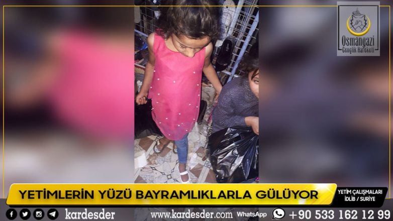 YETİMLERİN YÜZÜ BAYRAMLIKLARLA GÜLÜYOR 11