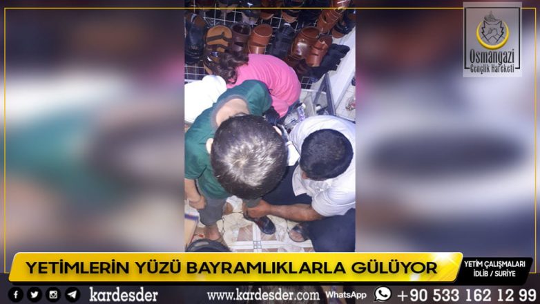 YETİMLERİN YÜZÜ BAYRAMLIKLARLA GÜLÜYOR 19