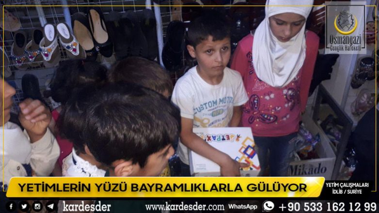 YETİMLERİN YÜZÜ BAYRAMLIKLARLA GÜLÜYOR 20