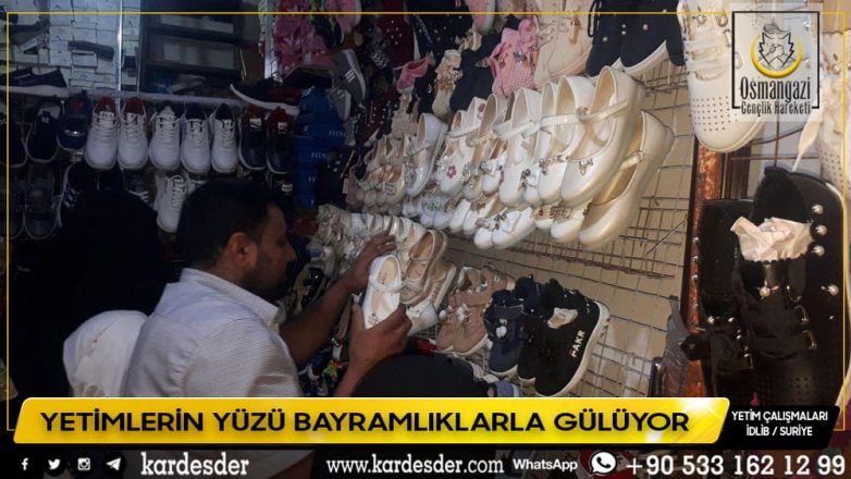 YETİMLERİN YÜZÜ BAYRAMLIKLARLA GÜLÜYOR 22