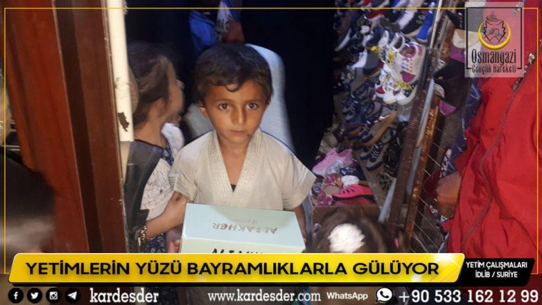 YETİMLERİN YÜZÜ BAYRAMLIKLARLA GÜLÜYOR 24