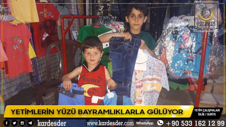 YETİMLERİN YÜZÜ BAYRAMLIKLARLA GÜLÜYOR 30