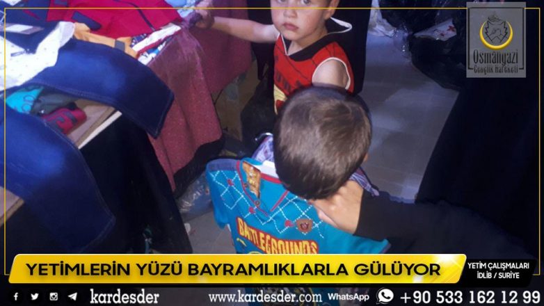 YETİMLERİN YÜZÜ BAYRAMLIKLARLA GÜLÜYOR 37