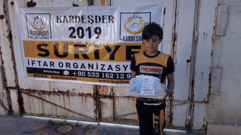 İDLİBDE MUHACİR YETİMLERİMİZE İFTAR 56