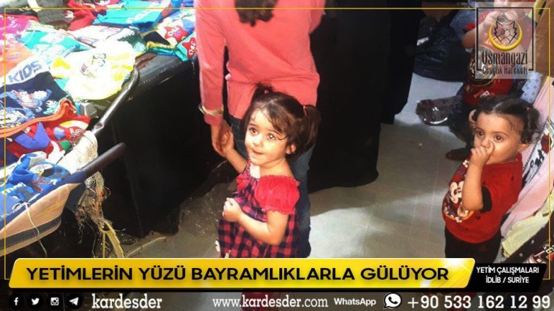 YETİMLERİN YÜZÜ BAYRAMLIKLARLA GÜLÜYOR 05