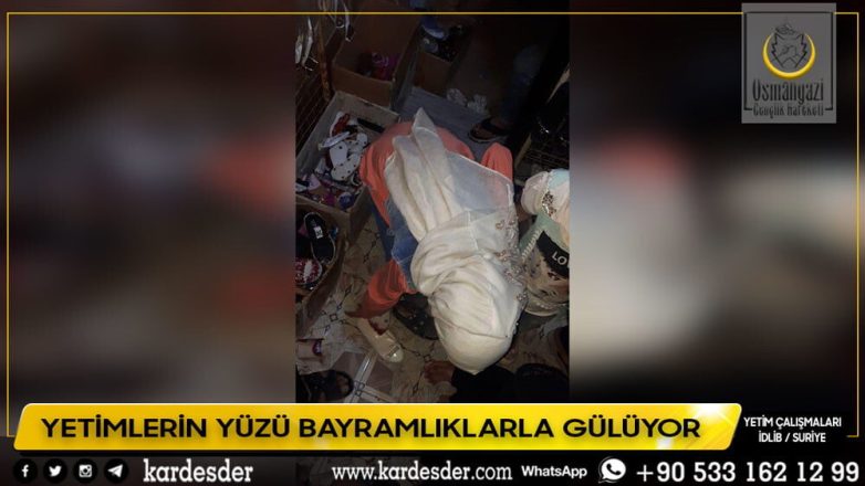 YETİMLERİN YÜZÜ BAYRAMLIKLARLA GÜLÜYOR 14