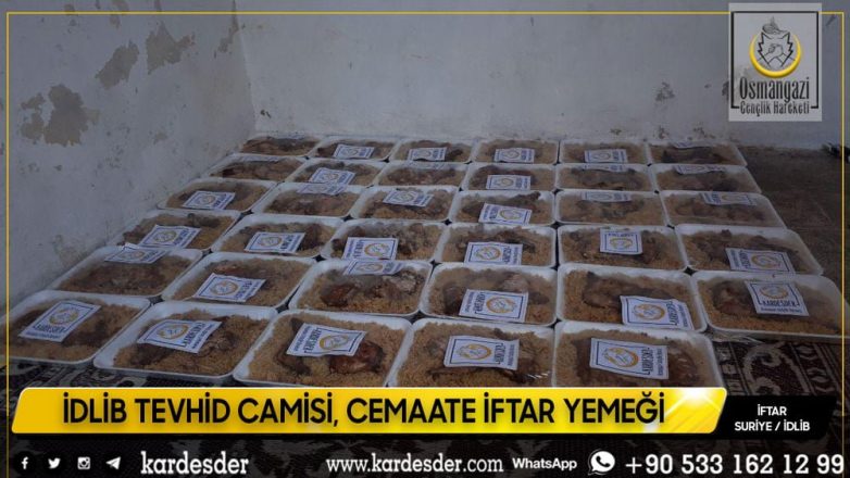 İDLİB TEVHİD CAMİSİ CEMAATE İFTAR YEMEĞİMİZ 01