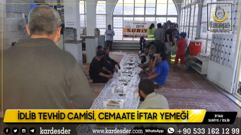 İDLİB TEVHİD CAMİSİ CEMAATE İFTAR YEMEĞİMİZ 03