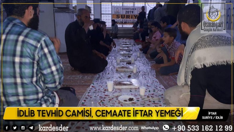 İDLİB TEVHİD CAMİSİ CEMAATE İFTAR YEMEĞİMİZ 07