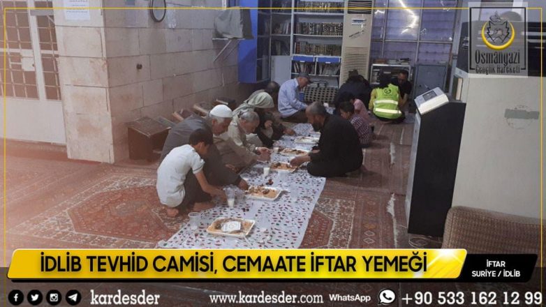 İDLİB TEVHİD CAMİSİ CEMAATE İFTAR YEMEĞİMİZ 08