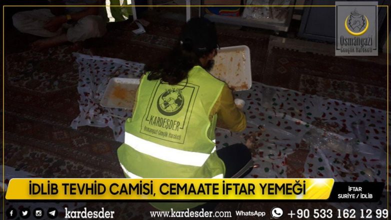 İDLİB TEVHİD CAMİSİ CEMAATE İFTAR YEMEĞİMİZ 09