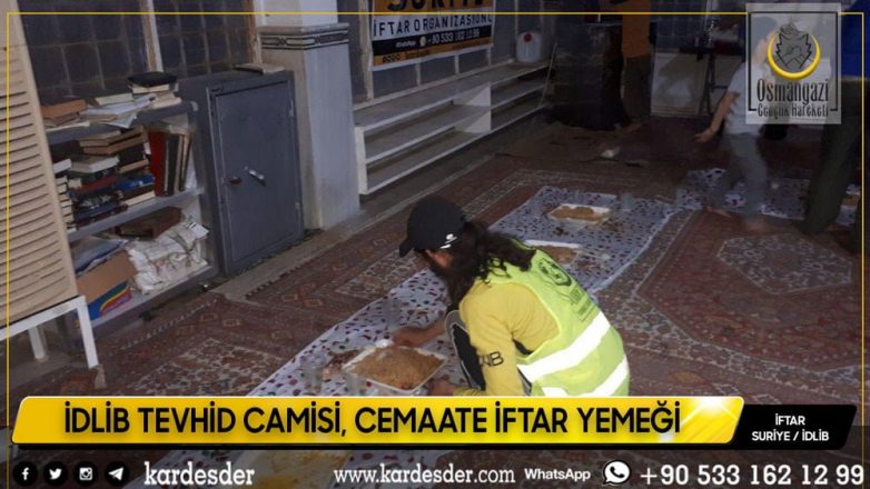 İDLİB TEVHİD CAMİSİ CEMAATE İFTAR YEMEĞİMİZ 10