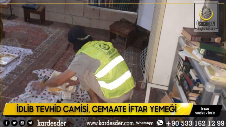 İDLİB TEVHİD CAMİSİ CEMAATE İFTAR YEMEĞİMİZ 11