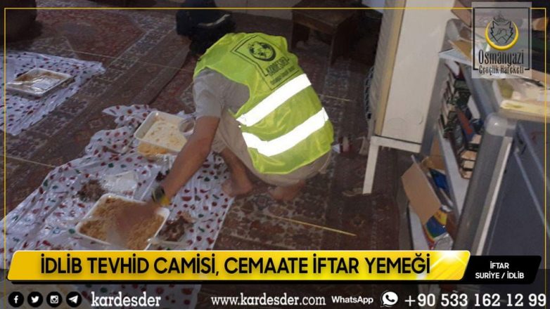 İDLİB TEVHİD CAMİSİ CEMAATE İFTAR YEMEĞİMİZ 12