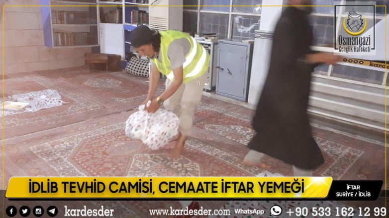 İDLİB TEVHİD CAMİSİ CEMAATE İFTAR YEMEĞİMİZ 15