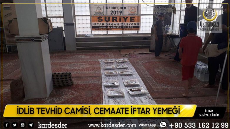 İDLİB TEVHİD CAMİSİ CEMAATE İFTAR YEMEĞİMİZ 24