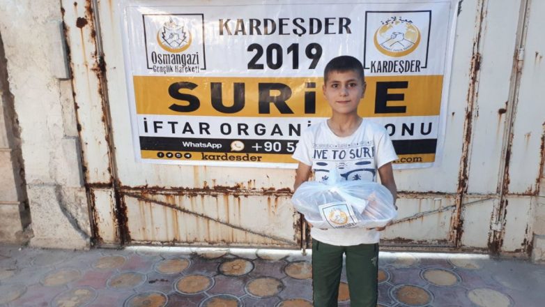 İDLİBDE MUHACİR YETİMLERİMİZE İFTAR 40