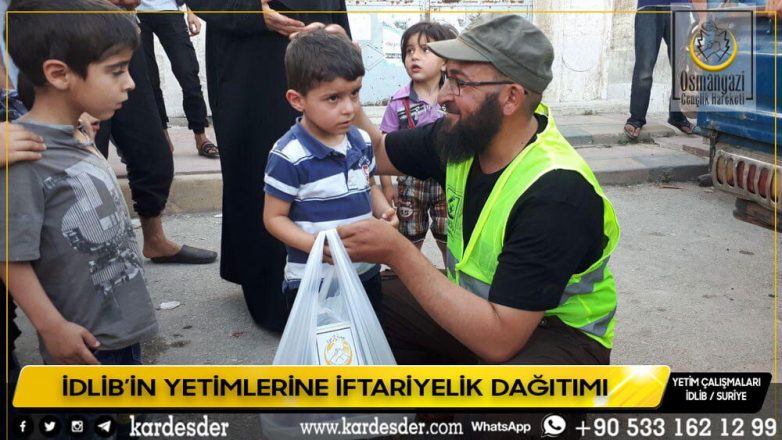 İDLİBİN YETİM VE ÖKSÜZLERİ İÇİN İFTARİYELİK DAĞITIMI 14