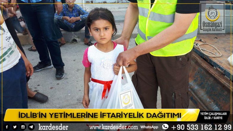 İDLİBİN YETİM VE ÖKSÜZLERİ İÇİN İFTARİYELİK DAĞITIMI 38